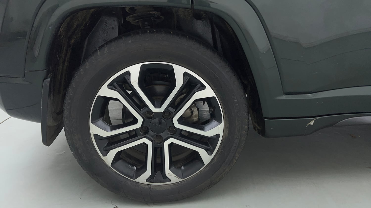 Used 2022 Jeep Compass Model S (O) 1.4 Petrol DCT Petrol Automatic tyres RIGHT REAR TYRE RIM VIEW