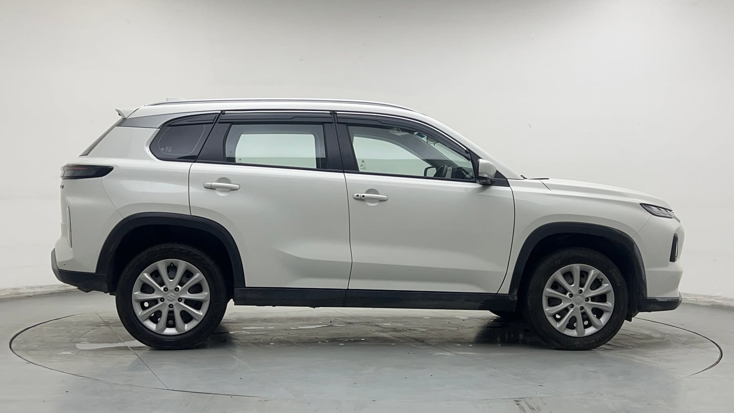 Used 2025 Maruti Suzuki Grand Vitara Delta Smart Hybrid Petrol Manual exterior RIGHT SIDE VIEW