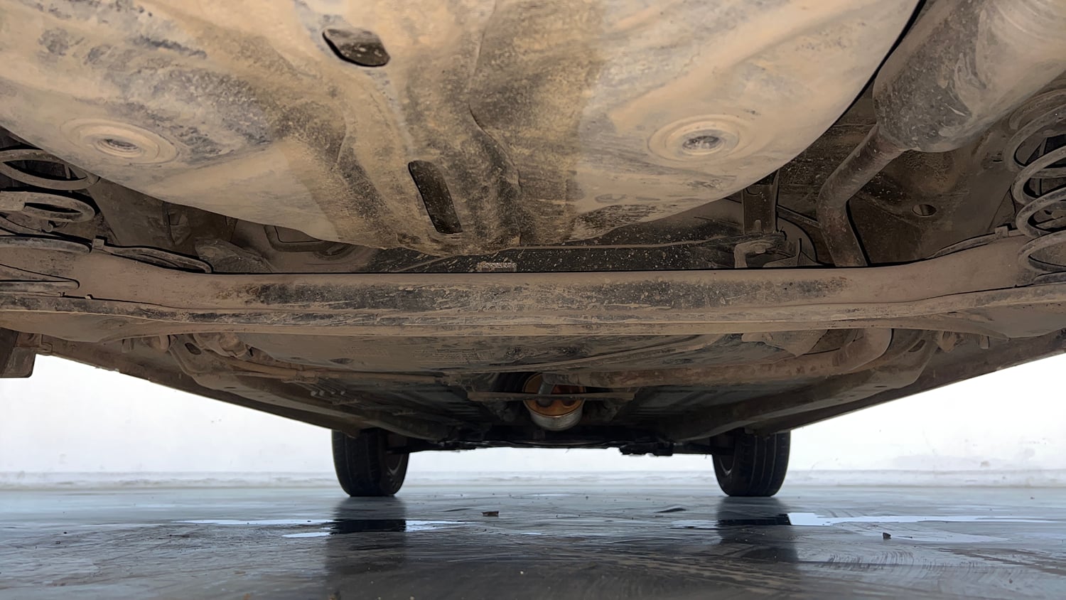 Used 2016 Maruti Suzuki Baleno Alpha 1.2 Petrol Manual extra REAR UNDERBODY VIEW (TAKEN FROM REAR)