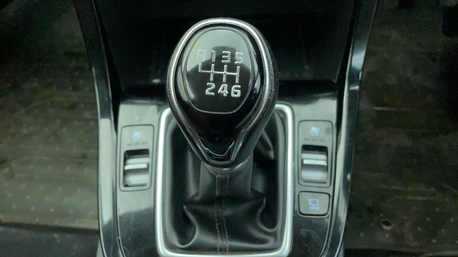Used 2022 Hyundai Alcazar Signature 6 STR 2.0 Petrol Petrol Manual interior GEAR  KNOB VIEW