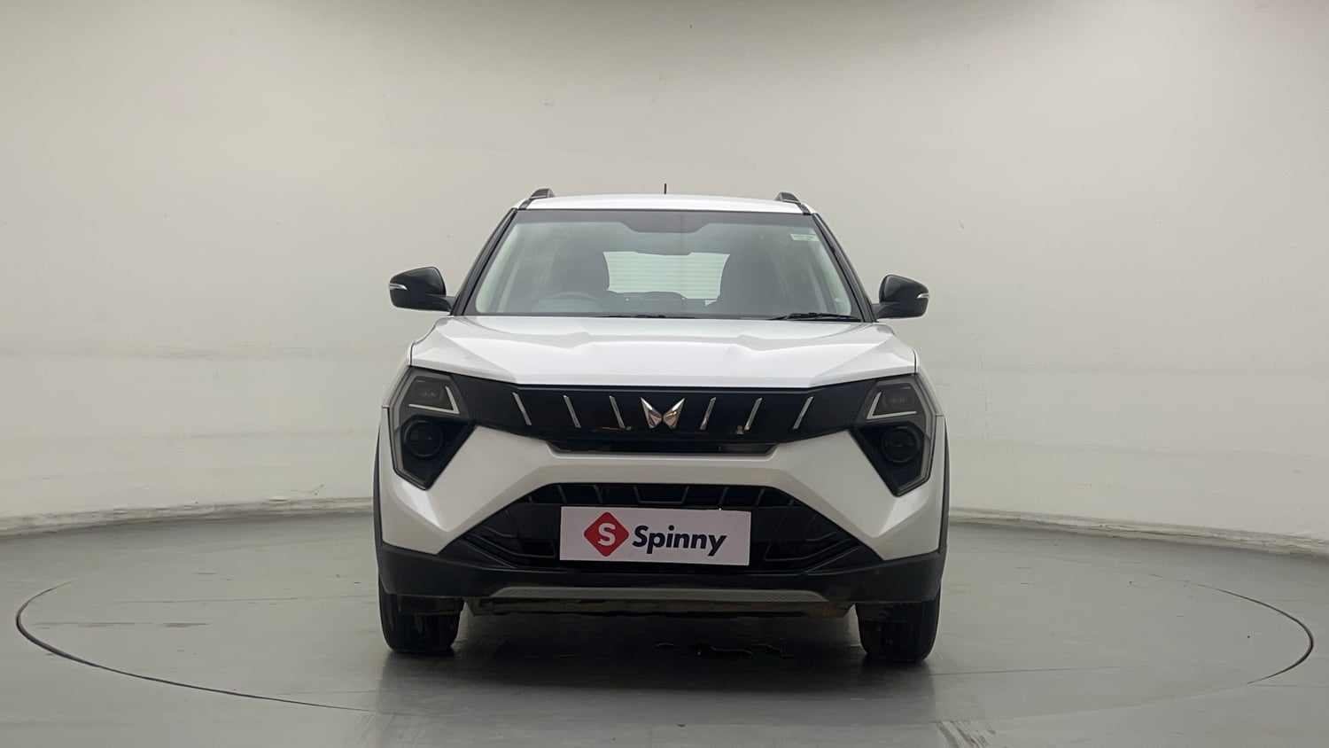 Used 2024 Mahindra XUV 3XO AX5 1.5 Diesel Diesel Manual exterior FRONT VIEW