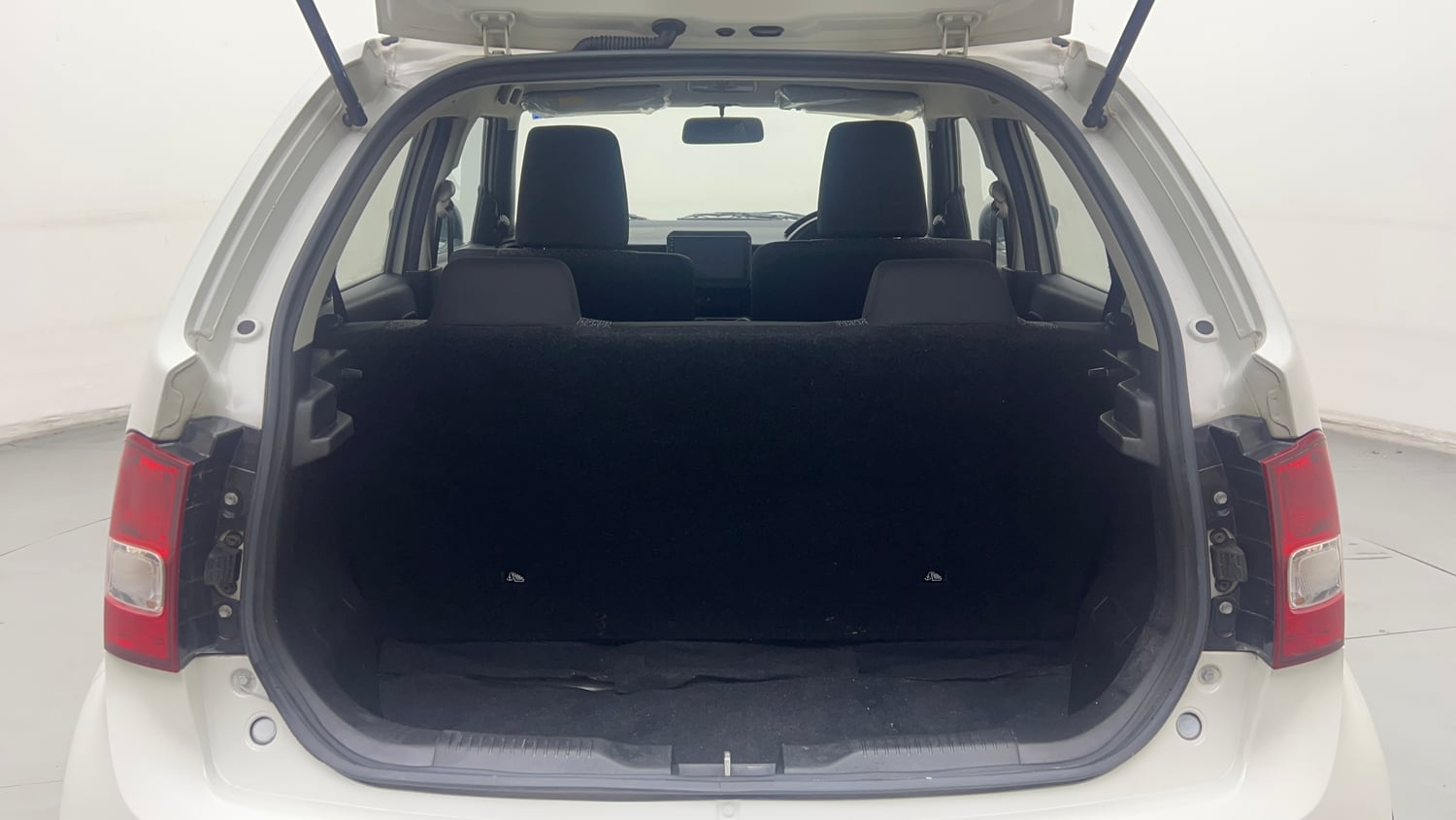 Used 2022 Maruti Suzuki Ignis Sigma 1.2 MT Petrol Manual interior DICKY INSIDE VIEW