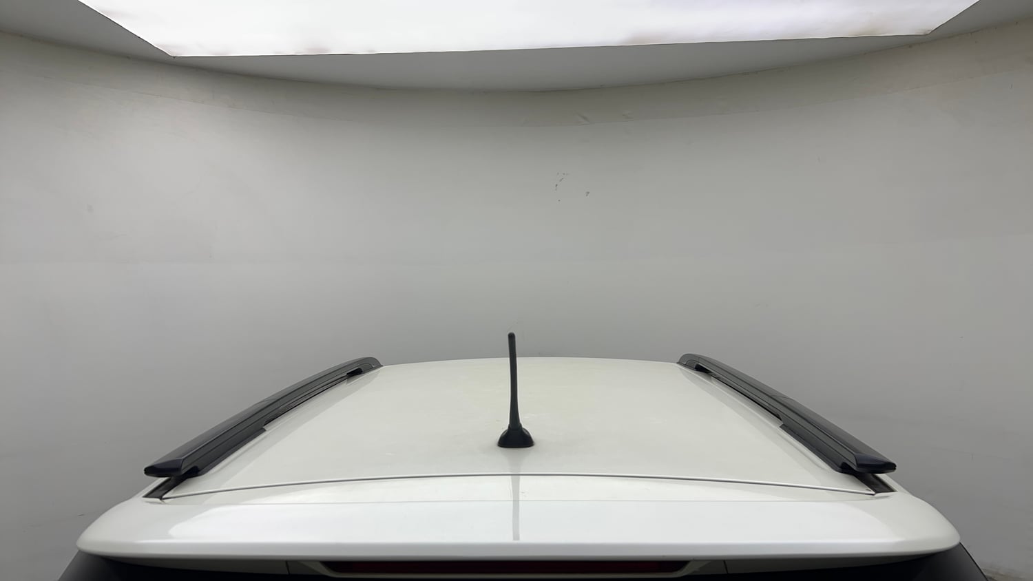 Used 2022 Mahindra XUV 300 W8 1.2 Petrol Petrol Manual exterior EXTERIOR ROOF VIEW