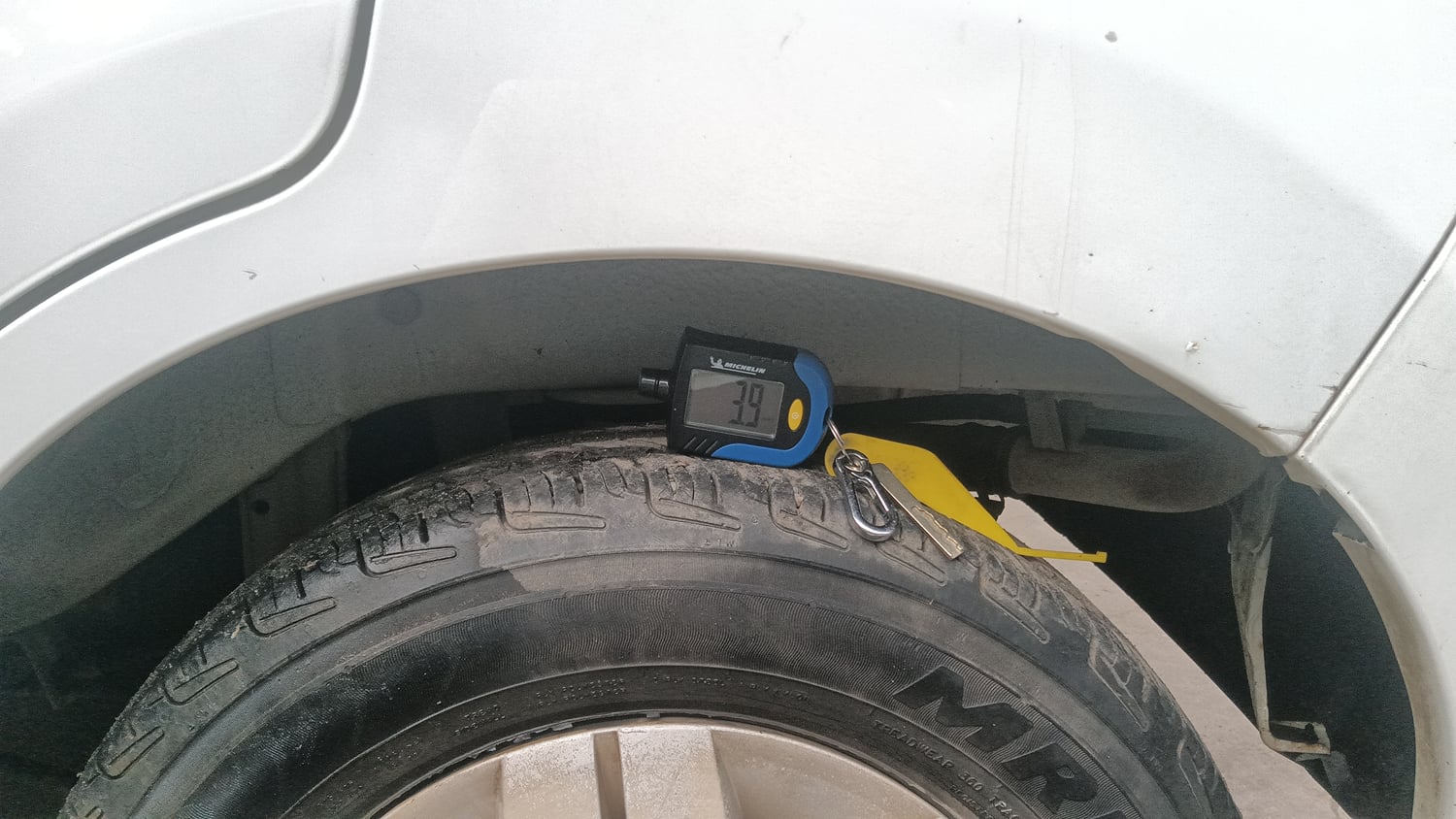 Used 2014 Maruti Suzuki Alto 800 Lxi Petrol Manual tyres LEFT REAR TYRE TREAD VIEW