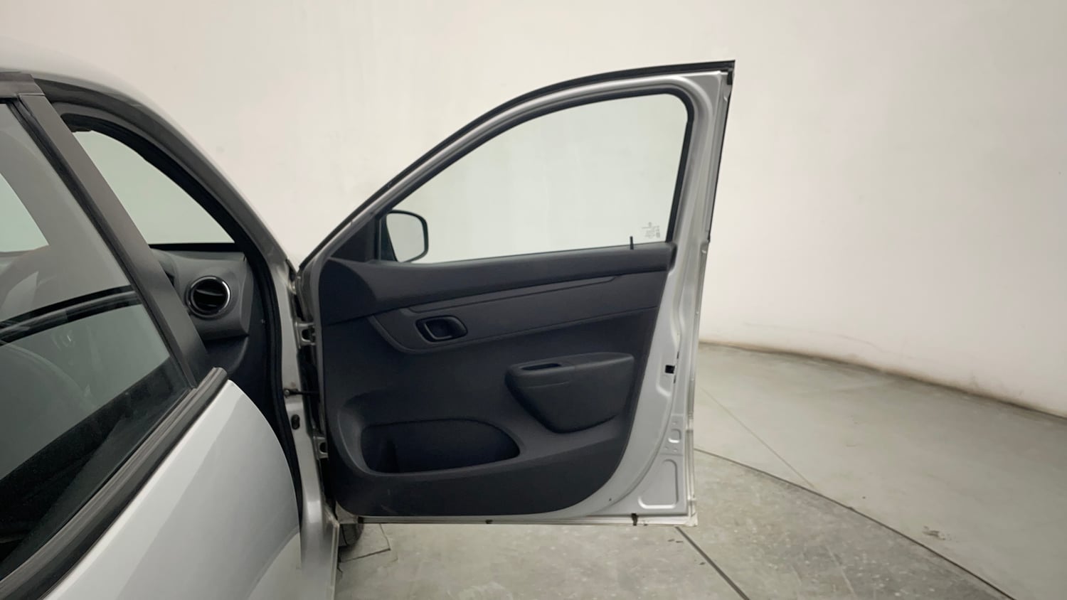 Used 2016 Renault Kwid RXT Petrol Manual interior RIGHT FRONT DOOR OPEN VIEW