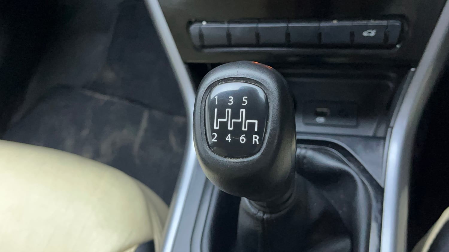 Used 2022 Tata Nexon XM Plus (S) Petrol Manual interior GEAR  KNOB VIEW