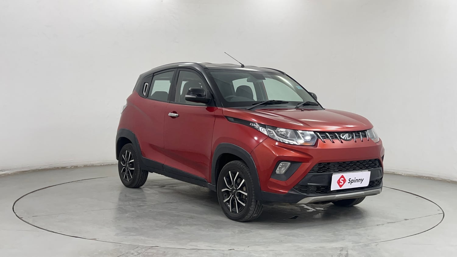 Used 2018 Mahindra KUV100 NXT K8 6 STR Petrol Manual exterior RIGHT FRONT CORNER VIEW