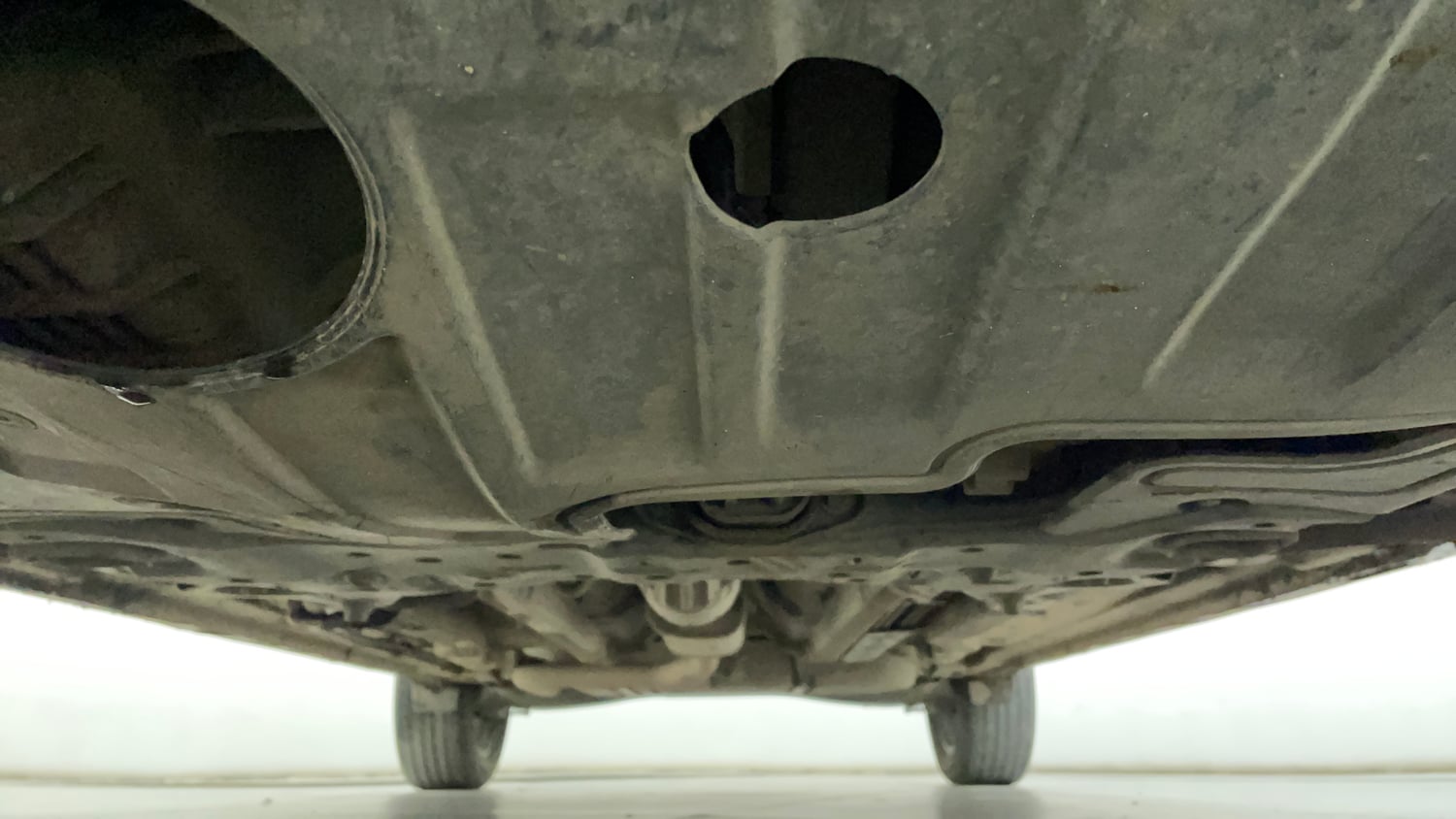 Used 2022 Hyundai Alcazar Signature 6 STR 2.0 Petrol Petrol Manual extra FRONT LEFT UNDERBODY VIEW