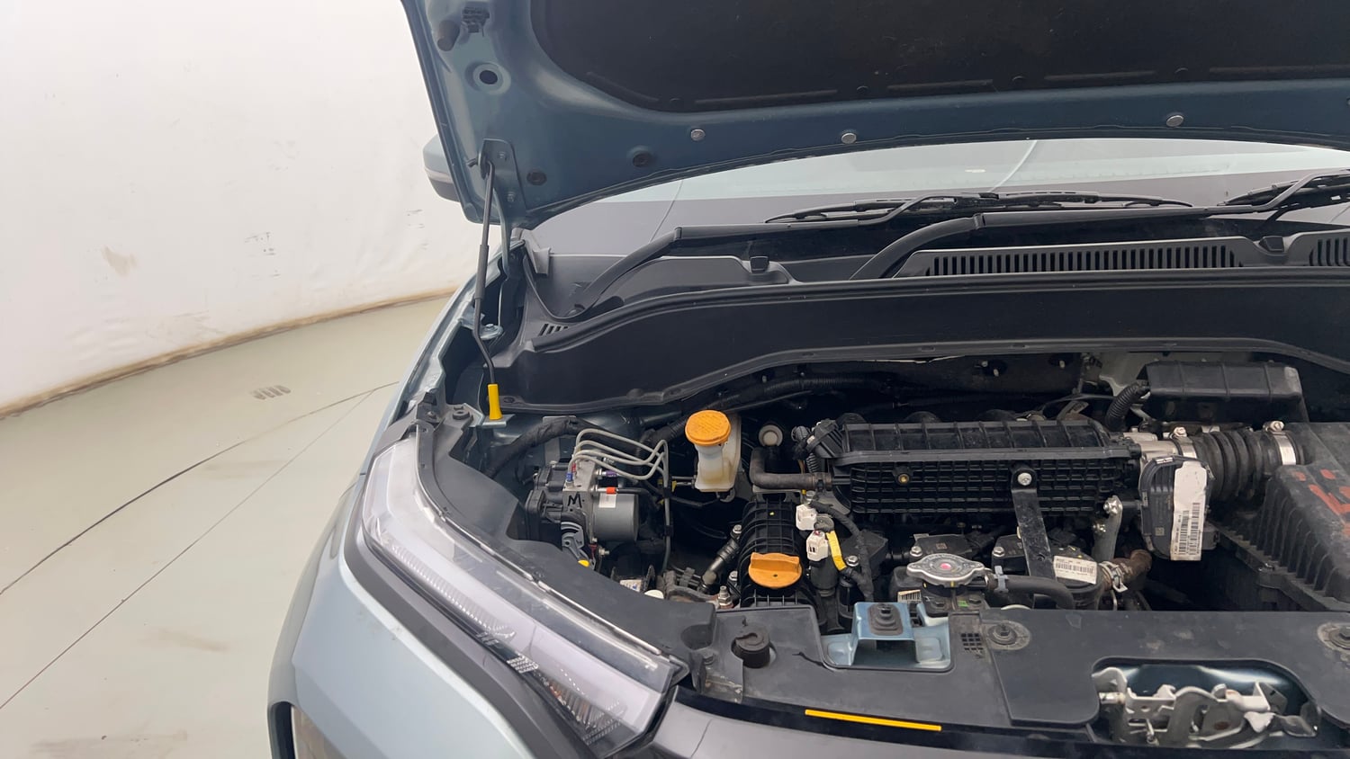 Used 2025 Tata Punch Adventure Plus Petrol Manual engine ENGINE RIGHT SIDE HINGE & APRON VIEW