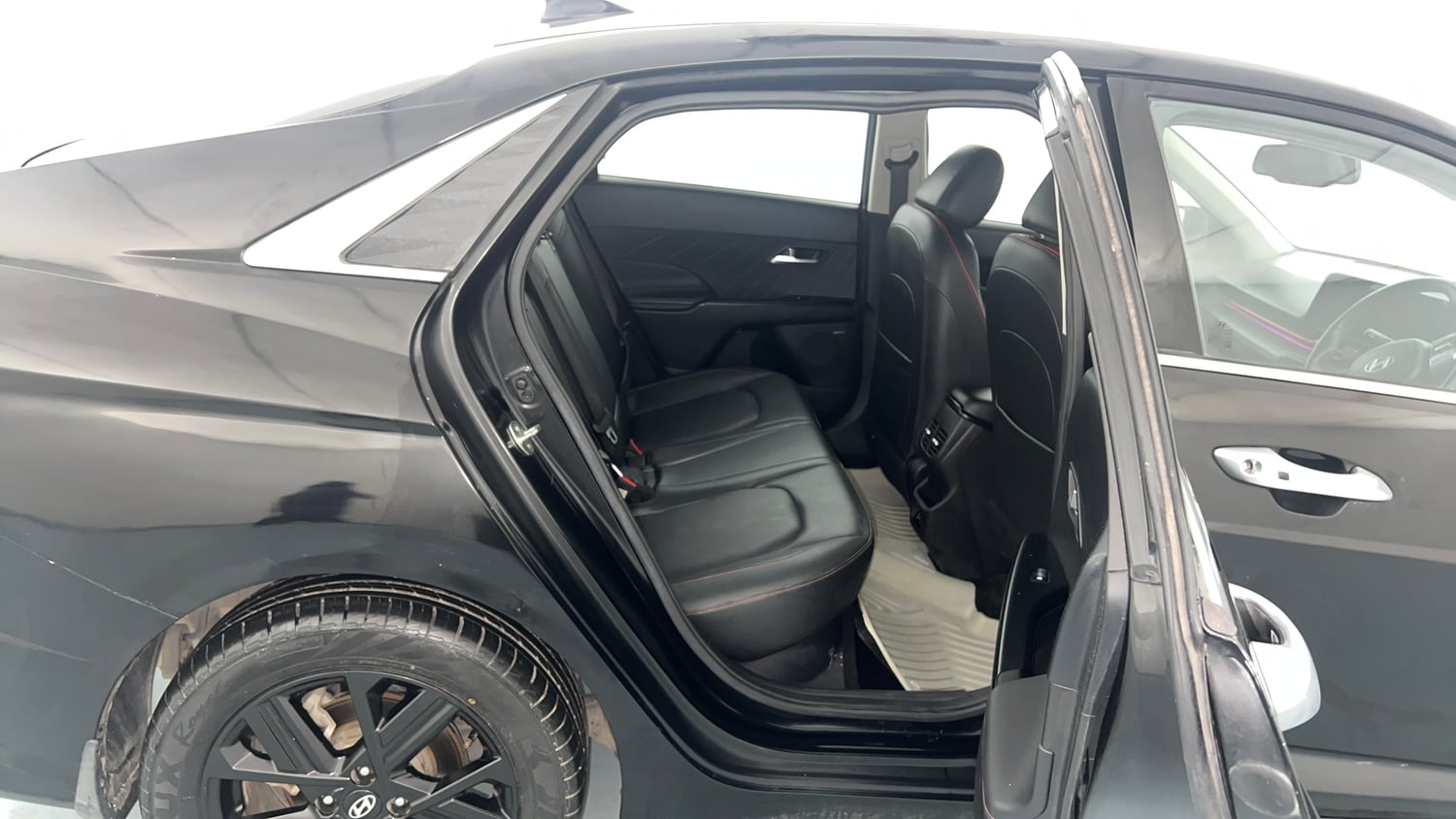 Used 2023 Hyundai Verna SX (O) 1.5 Turbo Petrol DCT Petrol Automatic interior RIGHT SIDE REAR DOOR CABIN VIEW