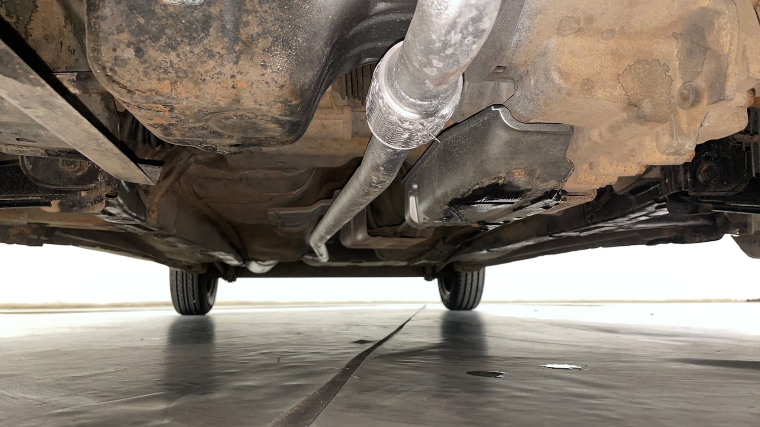 Used 2013 Hyundai Eon Magna Petrol Manual extra FRONT LEFT UNDERBODY VIEW