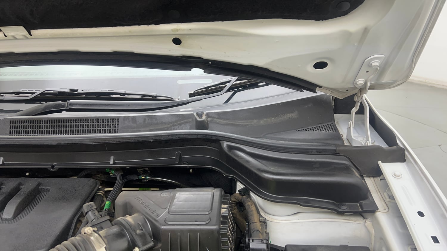 Used 2024 Mahindra XUV 3XO AX5 1.5 Diesel Diesel Manual engine ENGINE LEFT SIDE HINGE & APRON VIEW