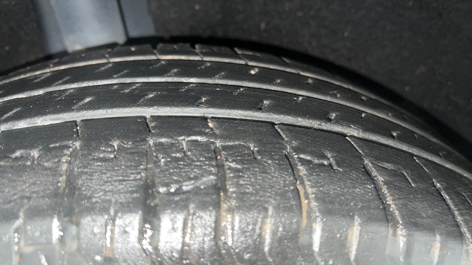 Used 2017 Maruti Suzuki Baleno Zeta 1.2 Petrol Manual tyres RIGHT REAR TYRE TREAD VIEW