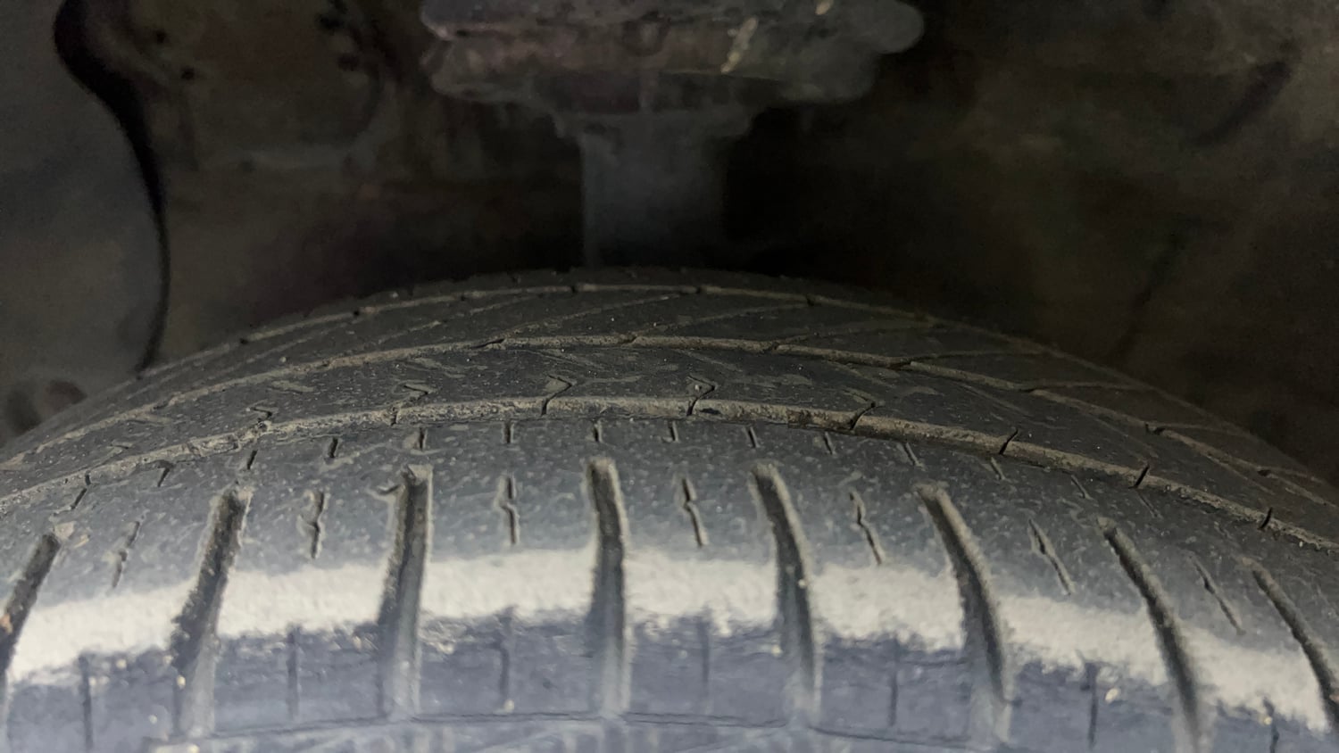 Used 2014 Hyundai Grand i10 Sportz 1.2 Kappa VTVT Petrol Manual tyres LEFT FRONT TYRE TREAD VIEW