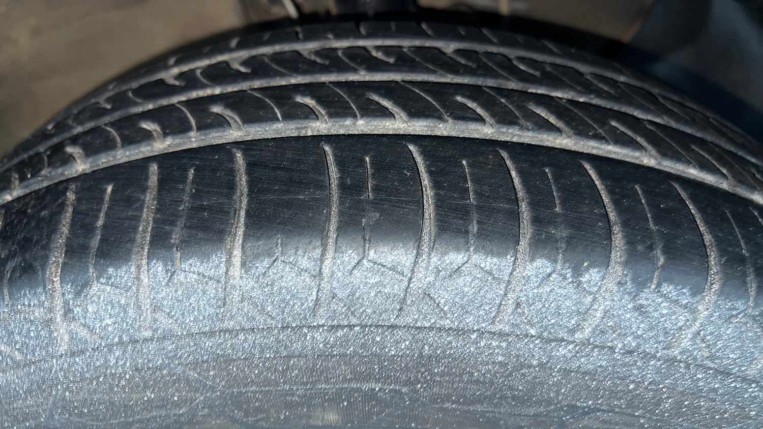 Used 2017 Hyundai Elite i20 Sportz 1.2 Petrol Manual tyres RIGHT FRONT TYRE TREAD VIEW