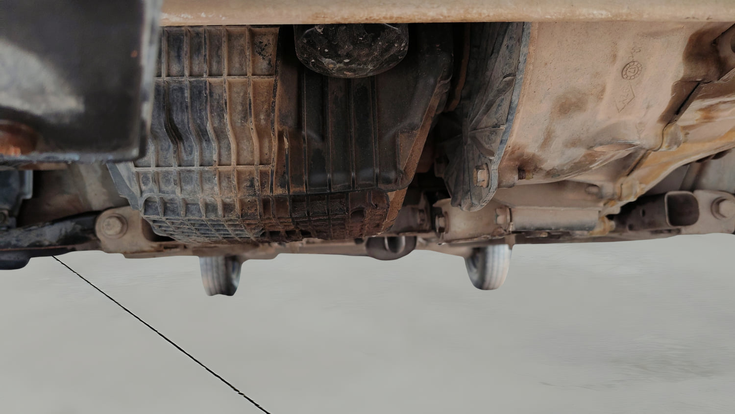 Used 2018 Renault Kwid 1.0 RXT Petrol Manual extra FRONT LEFT UNDERBODY VIEW