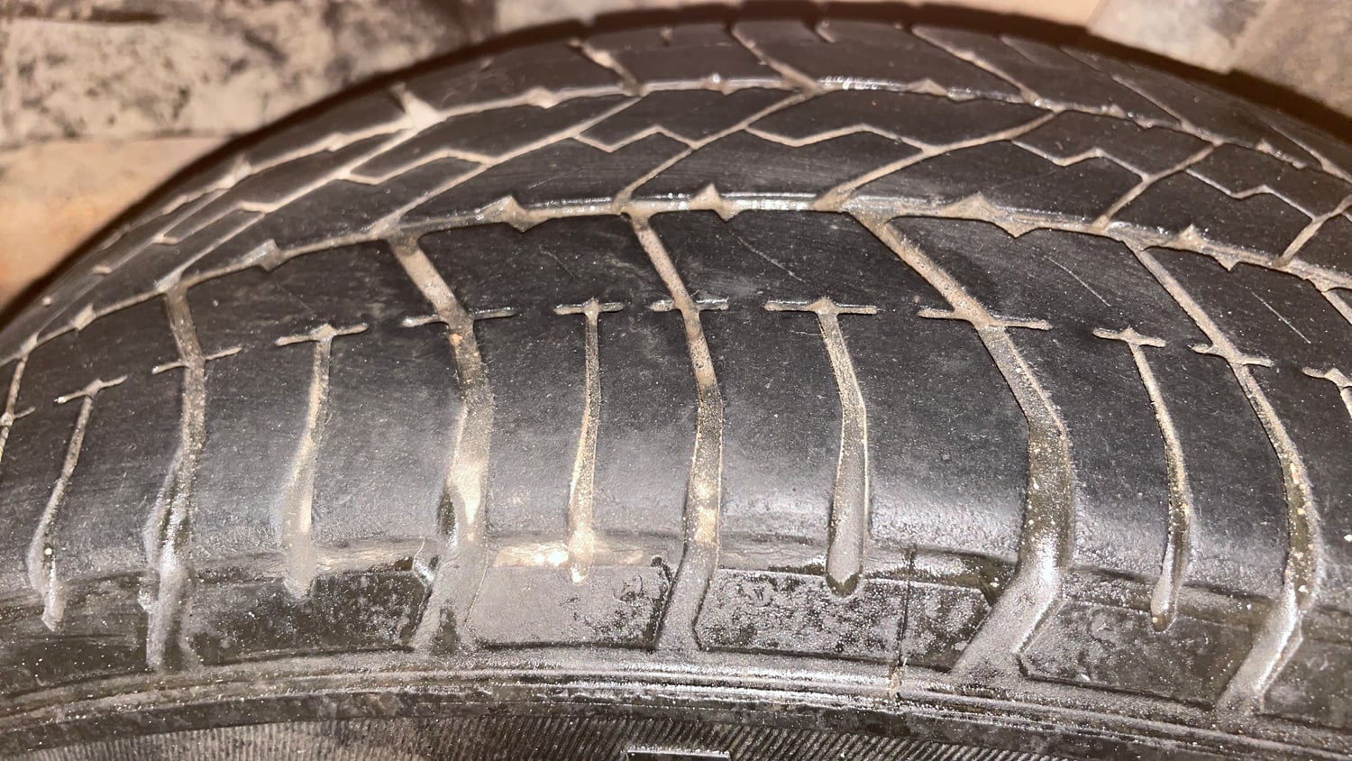 Used 2016 Tata Tiago Revotron XZ Petrol Manual tyres LEFT REAR TYRE TREAD VIEW