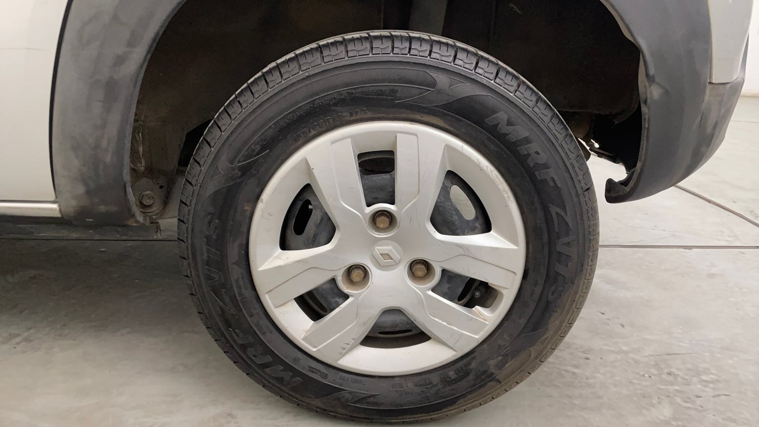 Used 2016 Renault Kwid RXT Petrol Manual tyres LEFT REAR TYRE RIM VIEW