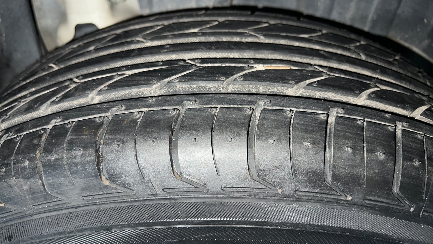 Used 2022 Mahindra XUV 300 W8 1.2 Petrol Petrol Manual tyres LEFT REAR TYRE TREAD VIEW