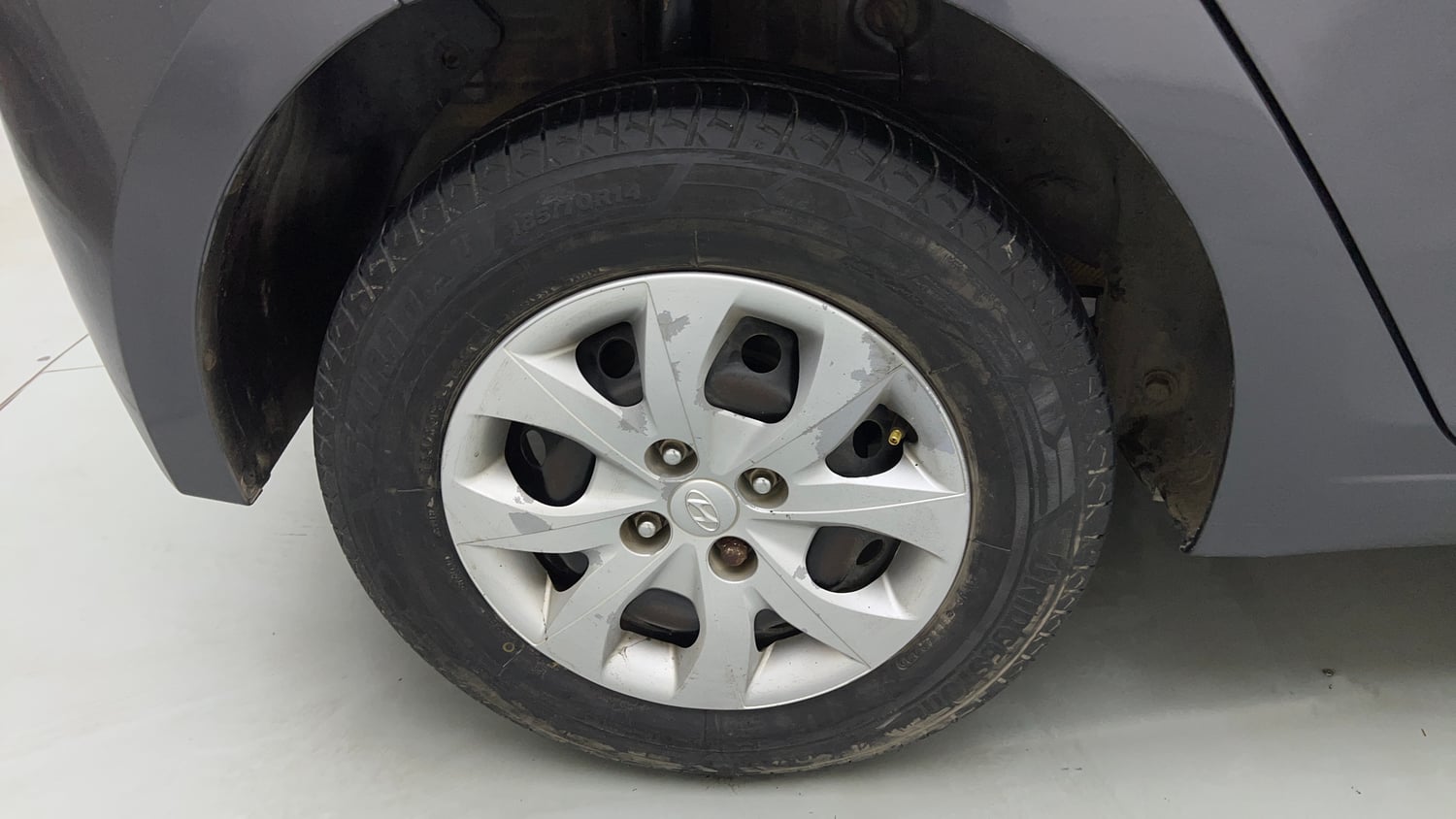 Used 2017 Hyundai Elite i20 Sportz 1.2 Petrol Manual tyres RIGHT REAR TYRE RIM VIEW