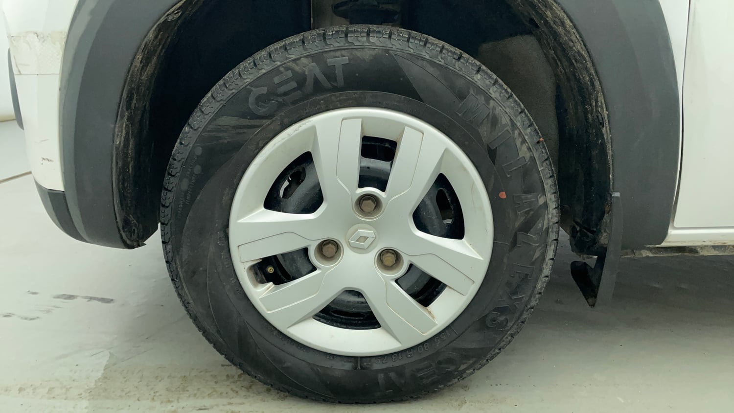Used 2015 Renault Kwid RXT Petrol Manual tyres LEFT FRONT TYRE RIM VIEW