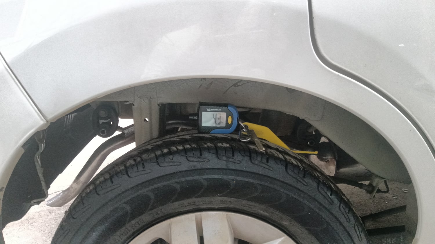 Used 2014 Maruti Suzuki Alto 800 Lxi Petrol Manual tyres RIGHT REAR TYRE TREAD VIEW