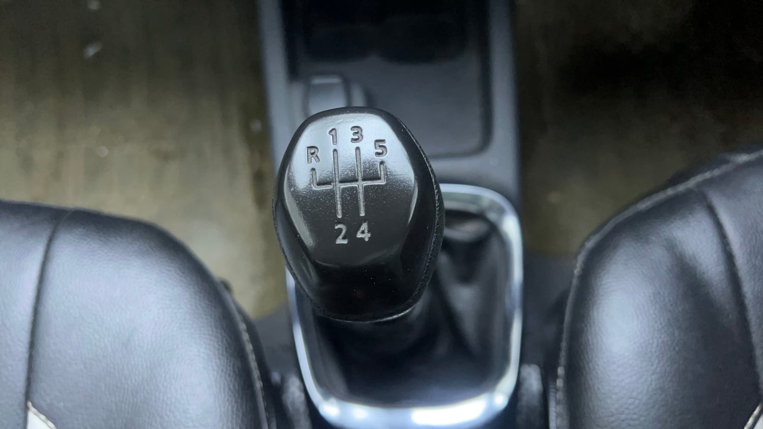 Used 2016 Renault Kwid RXT Petrol Manual interior GEAR  KNOB VIEW