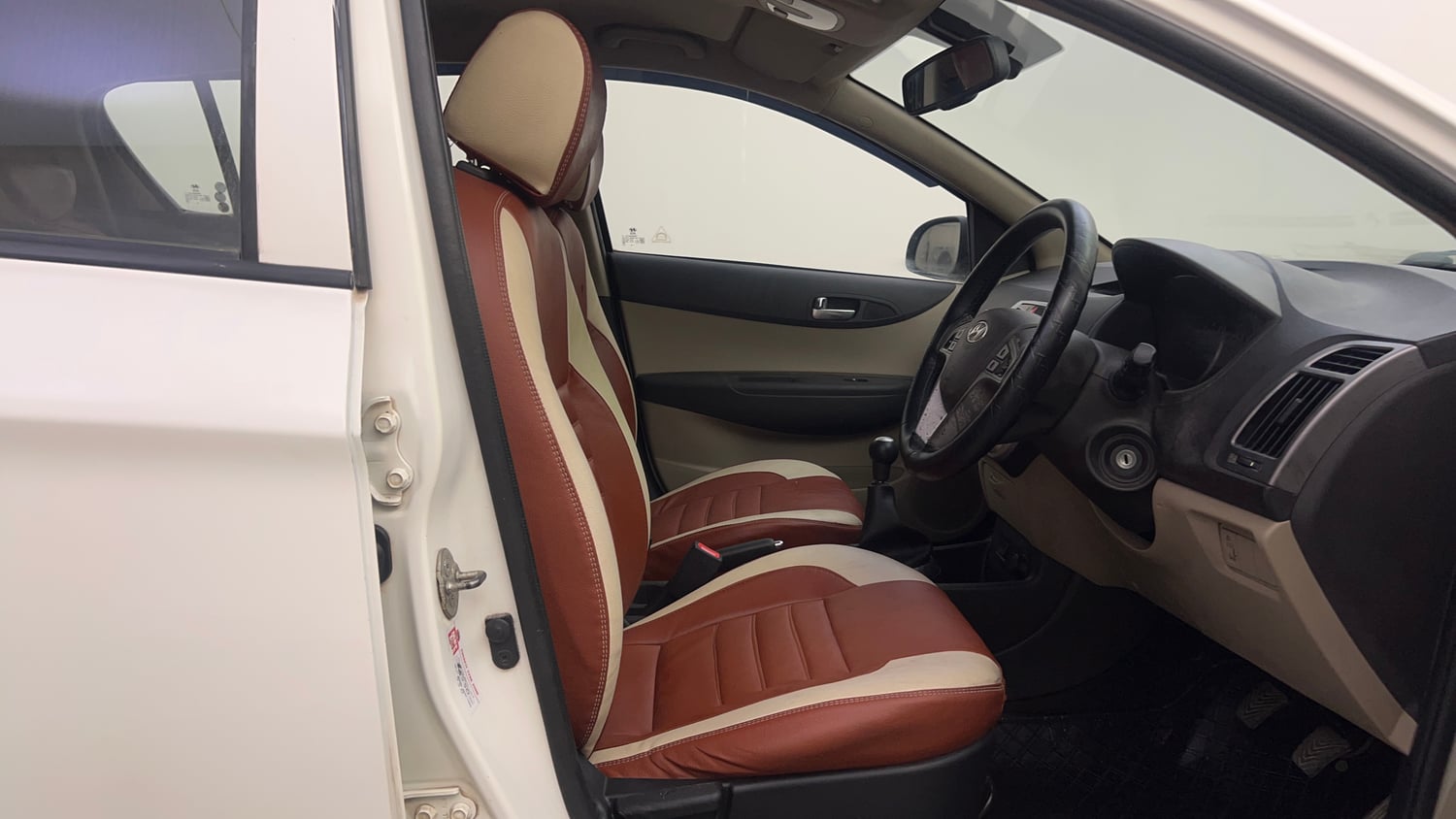 Used 2012 Hyundai i20 Sportz 1.2 Petrol Manual interior RIGHT SIDE FRONT DOOR CABIN VIEW