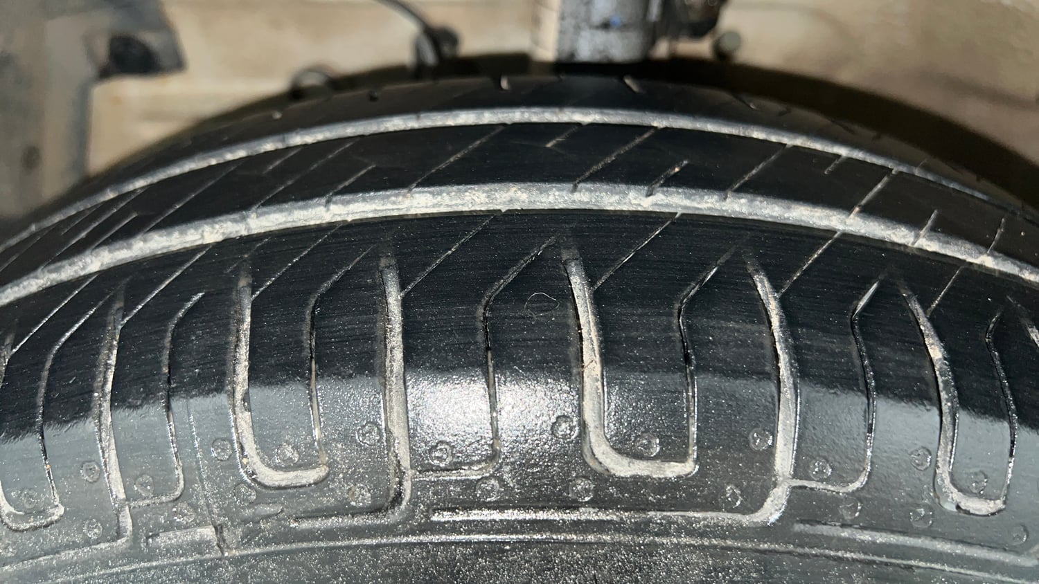 Used 2016 Maruti Suzuki Swift VDi Diesel Manual tyres LEFT FRONT TYRE TREAD VIEW