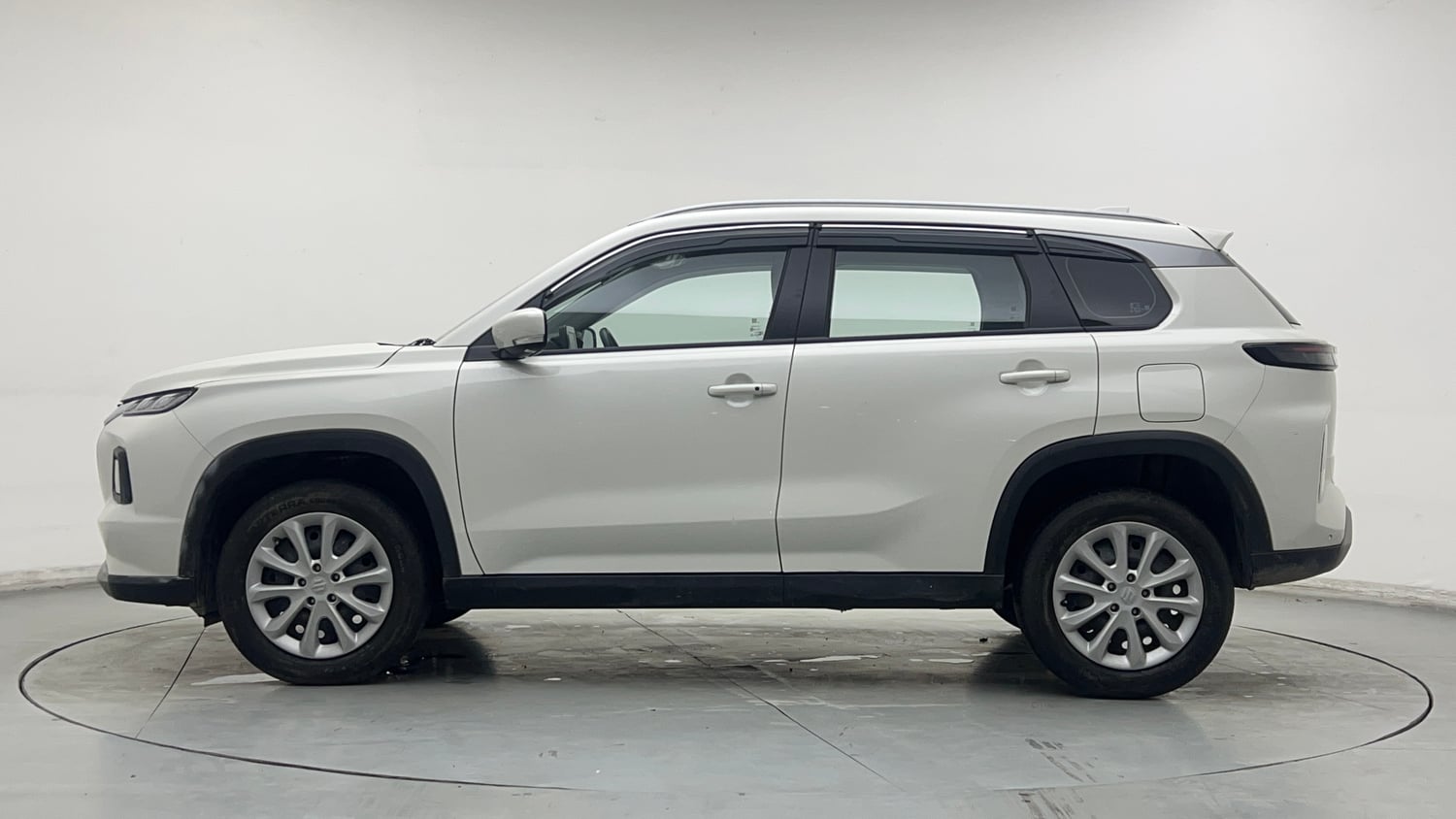 Used 2025 Maruti Suzuki Grand Vitara Delta Smart Hybrid Petrol Manual exterior LEFT SIDE VIEW