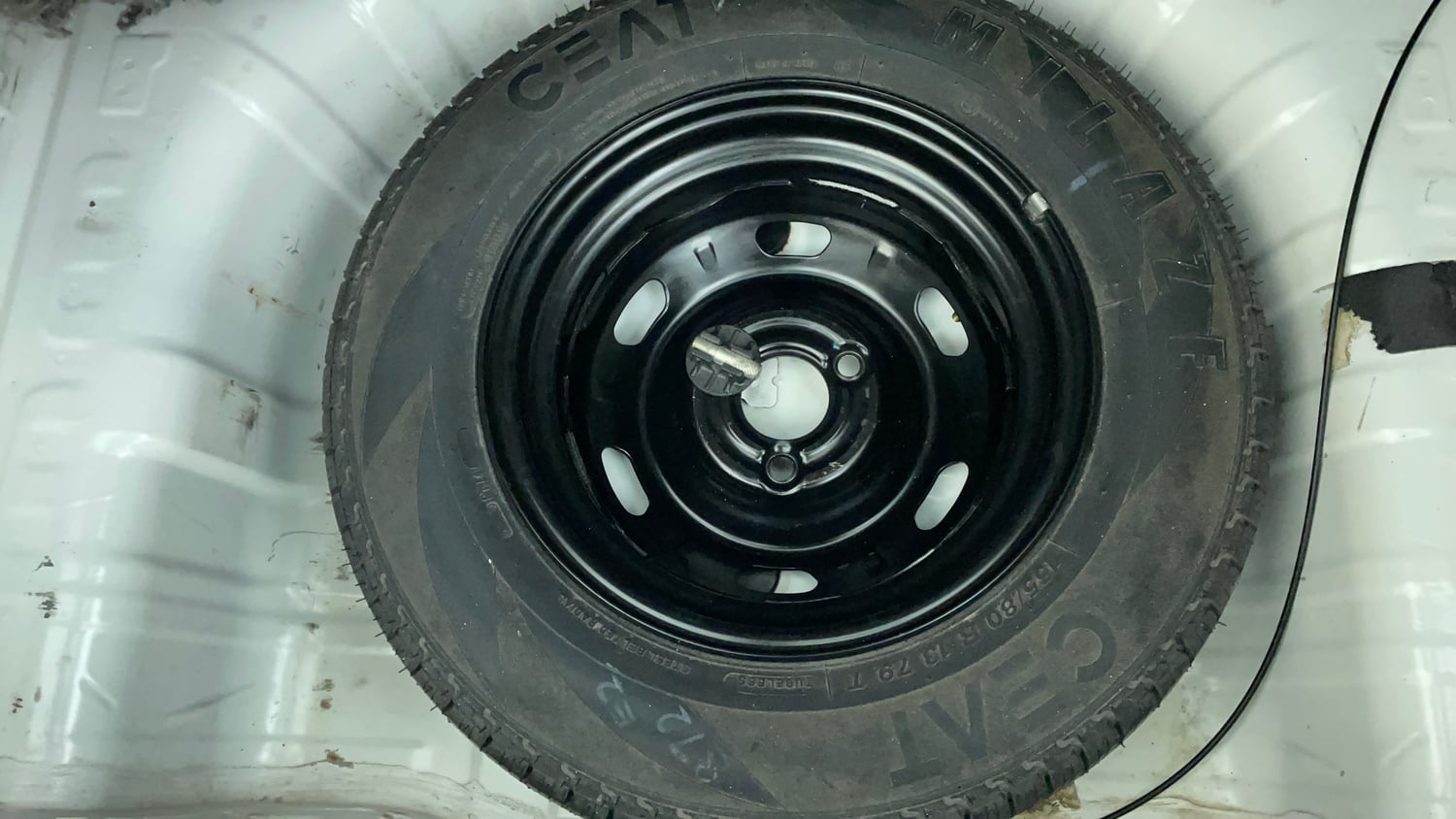 Used 2015 Renault Kwid RXT Petrol Manual tyres SPARE TYRE VIEW