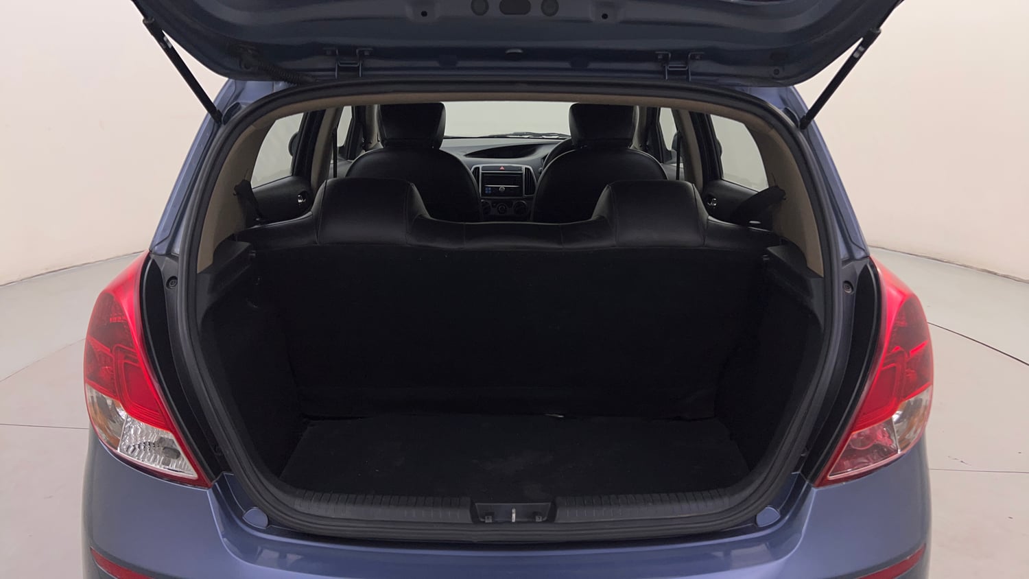 Used 2013 Hyundai i20 Era 1.2 Petrol Manual interior DICKY INSIDE VIEW
