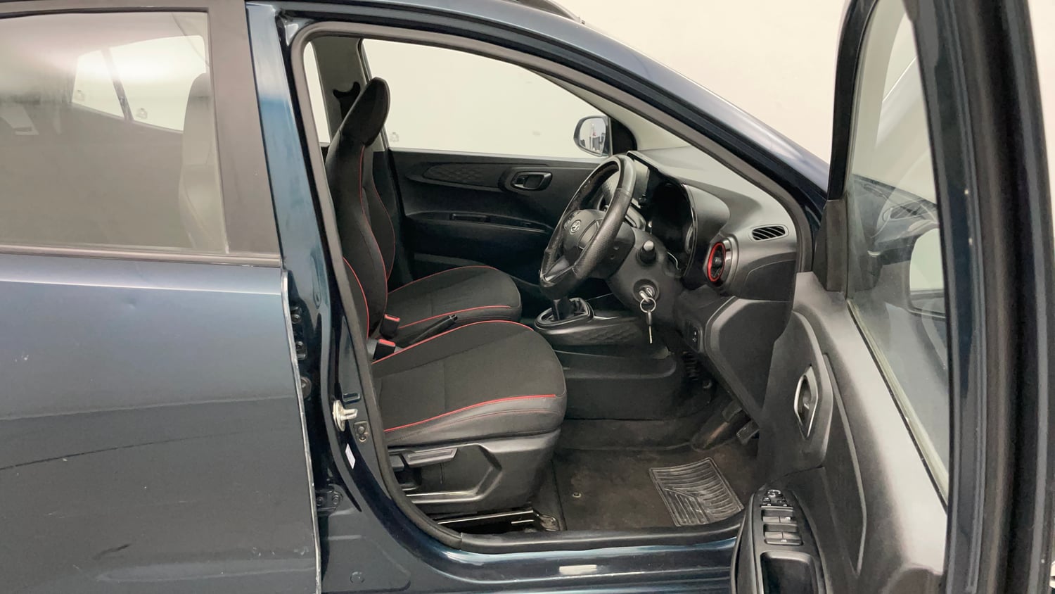 Used 2020 Hyundai Grand i10 Nios Sportz 1.0 Turbo GDi Petrol Manual interior RIGHT SIDE FRONT DOOR CABIN VIEW
