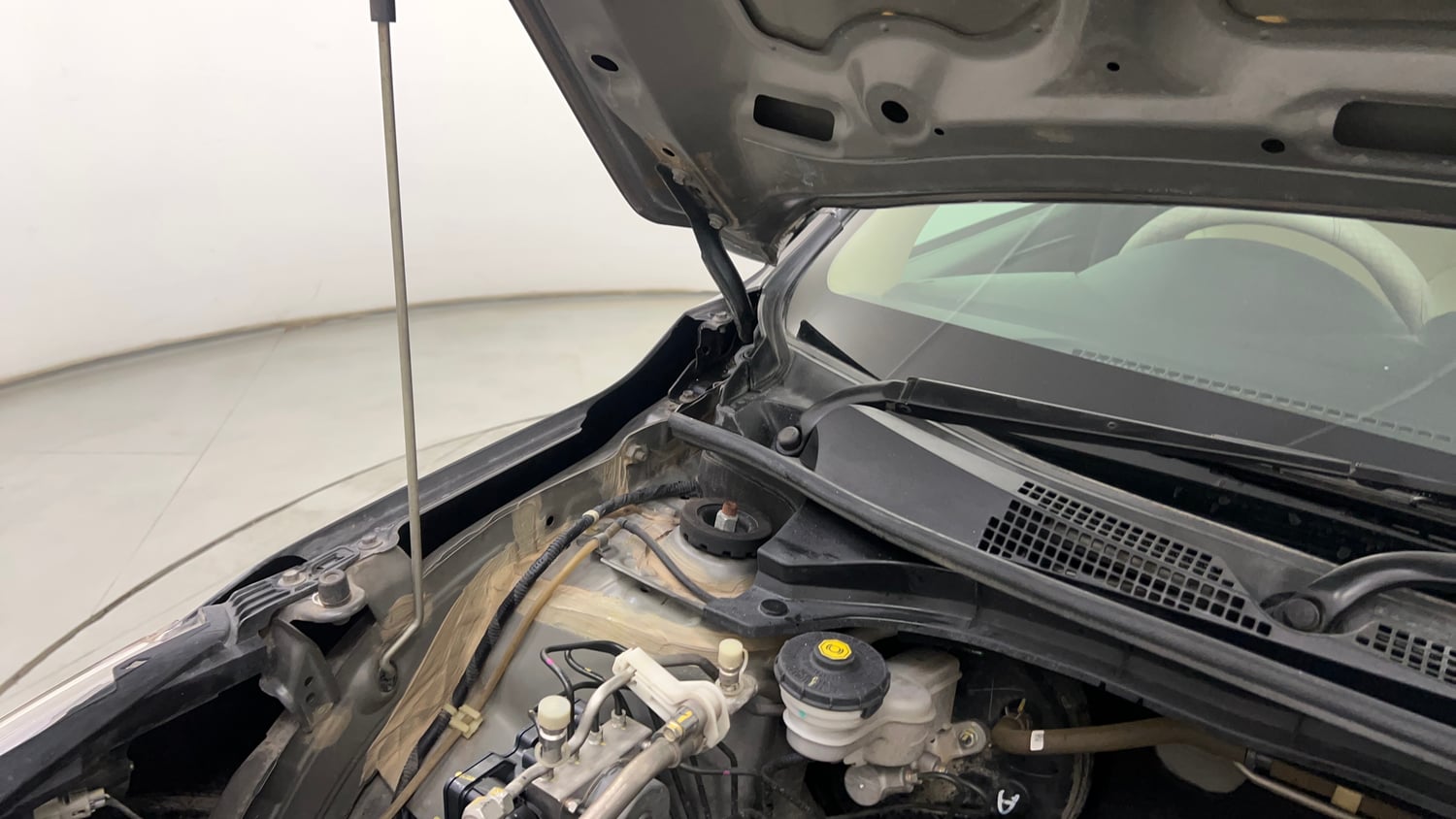 Used 2021 Honda Amaze 1.2 VX CVT Petrol Petrol Automatic engine ENGINE RIGHT SIDE HINGE & APRON VIEW