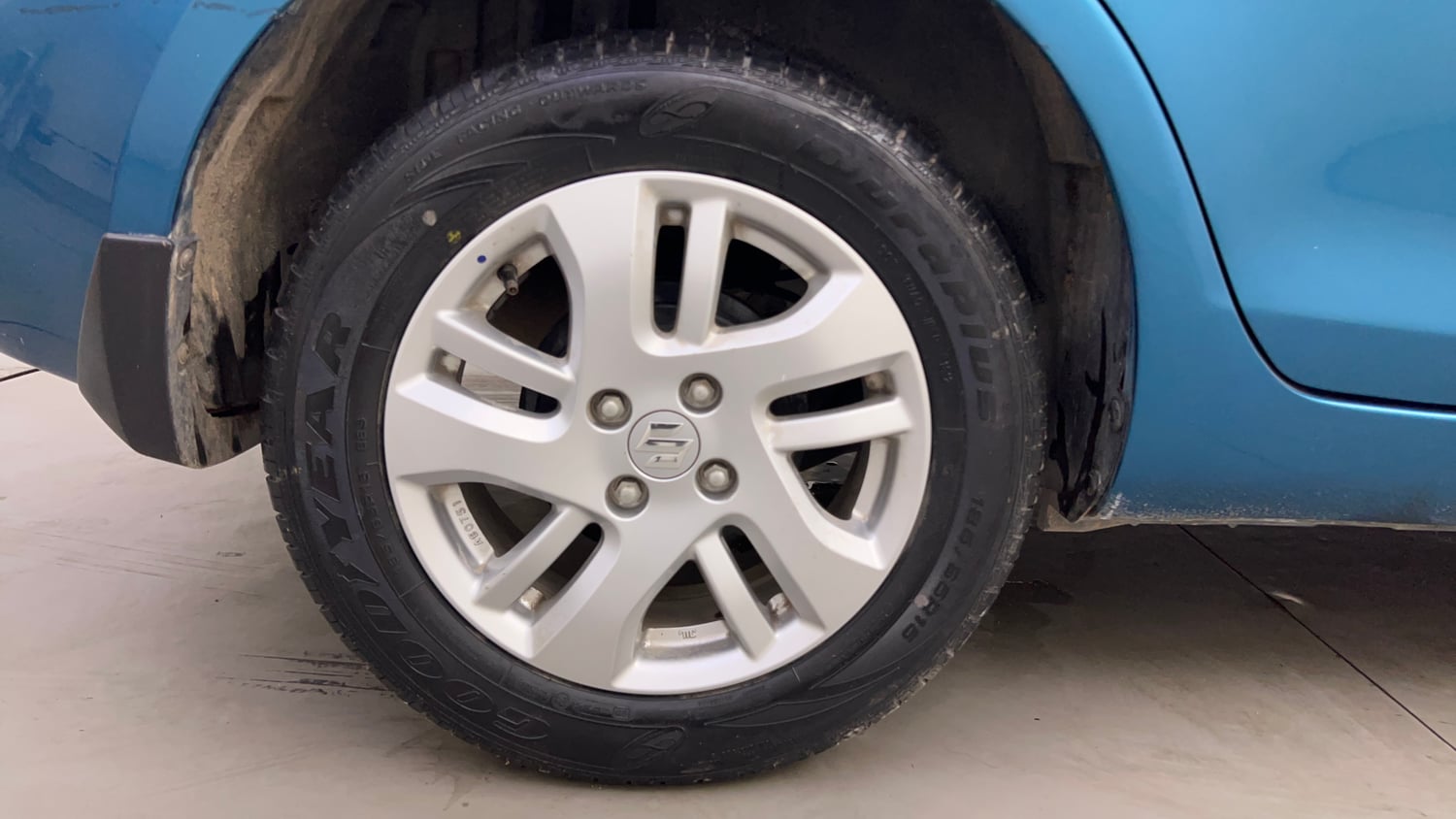 Used 2012 Maruti Suzuki Swift Dzire ZXI Petrol Manual tyres RIGHT REAR TYRE RIM VIEW
