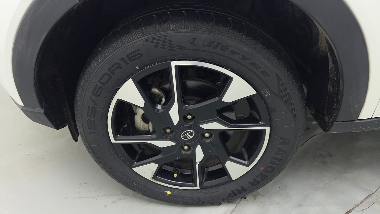 Used 2023 Tata Nexon XZA Plus (L) Petrol Automatic tyres LEFT FRONT TYRE RIM VIEW