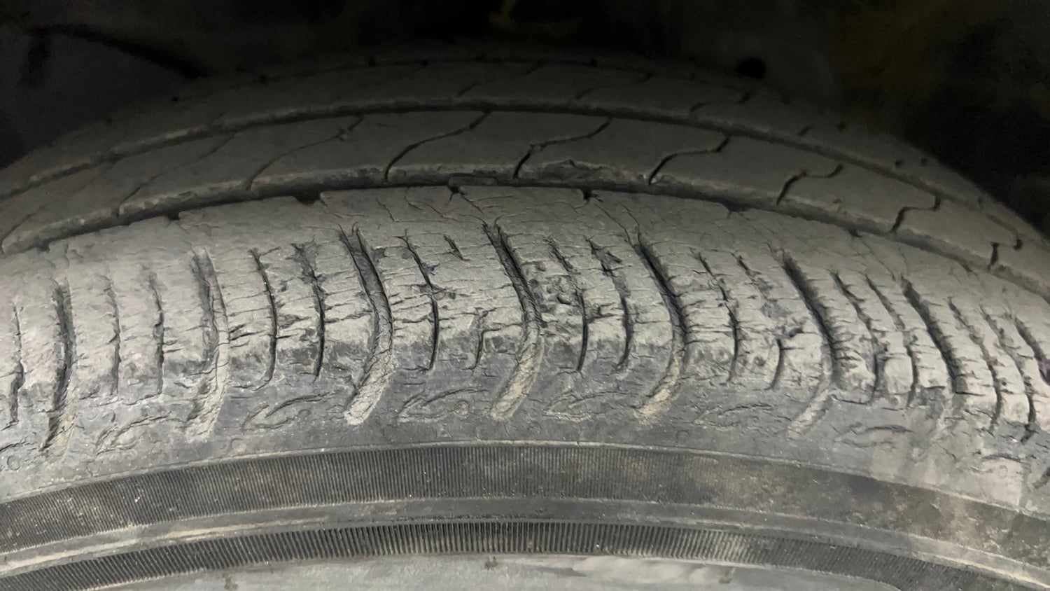 Used 2021 Honda Amaze 1.2 VX CVT Petrol Petrol Automatic tyres LEFT FRONT TYRE TREAD VIEW