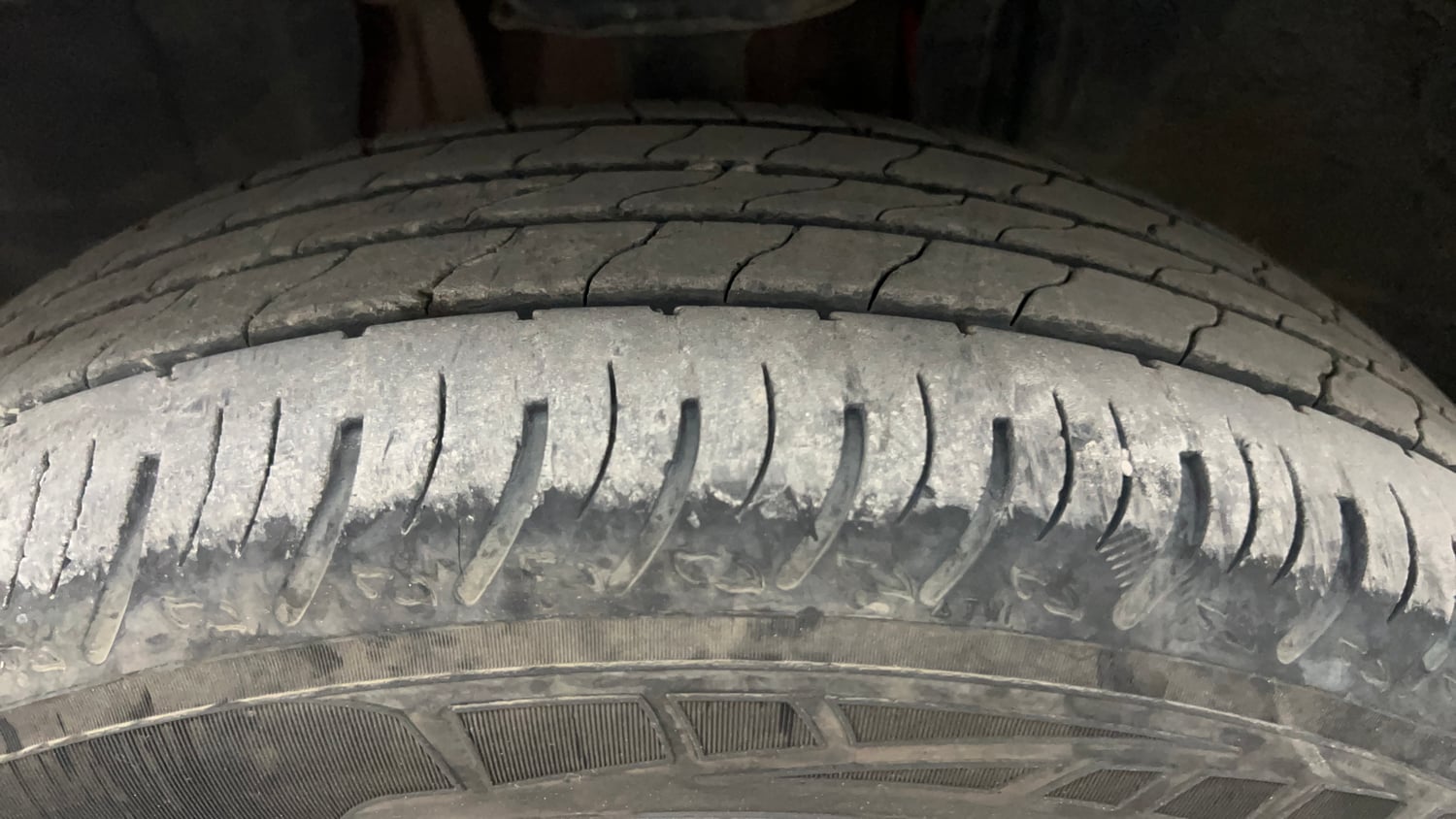 Used 2023 Nissan Magnite XV Premium Petrol Manual tyres LEFT FRONT TYRE TREAD VIEW