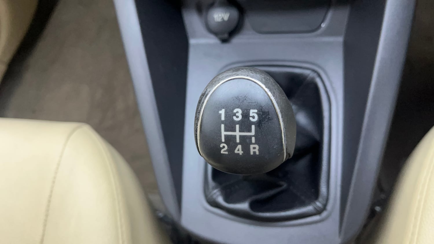 Used 2018 Ford Figo Aspire Trend 1.2 Ti-VCT Petrol Manual interior GEAR  KNOB VIEW