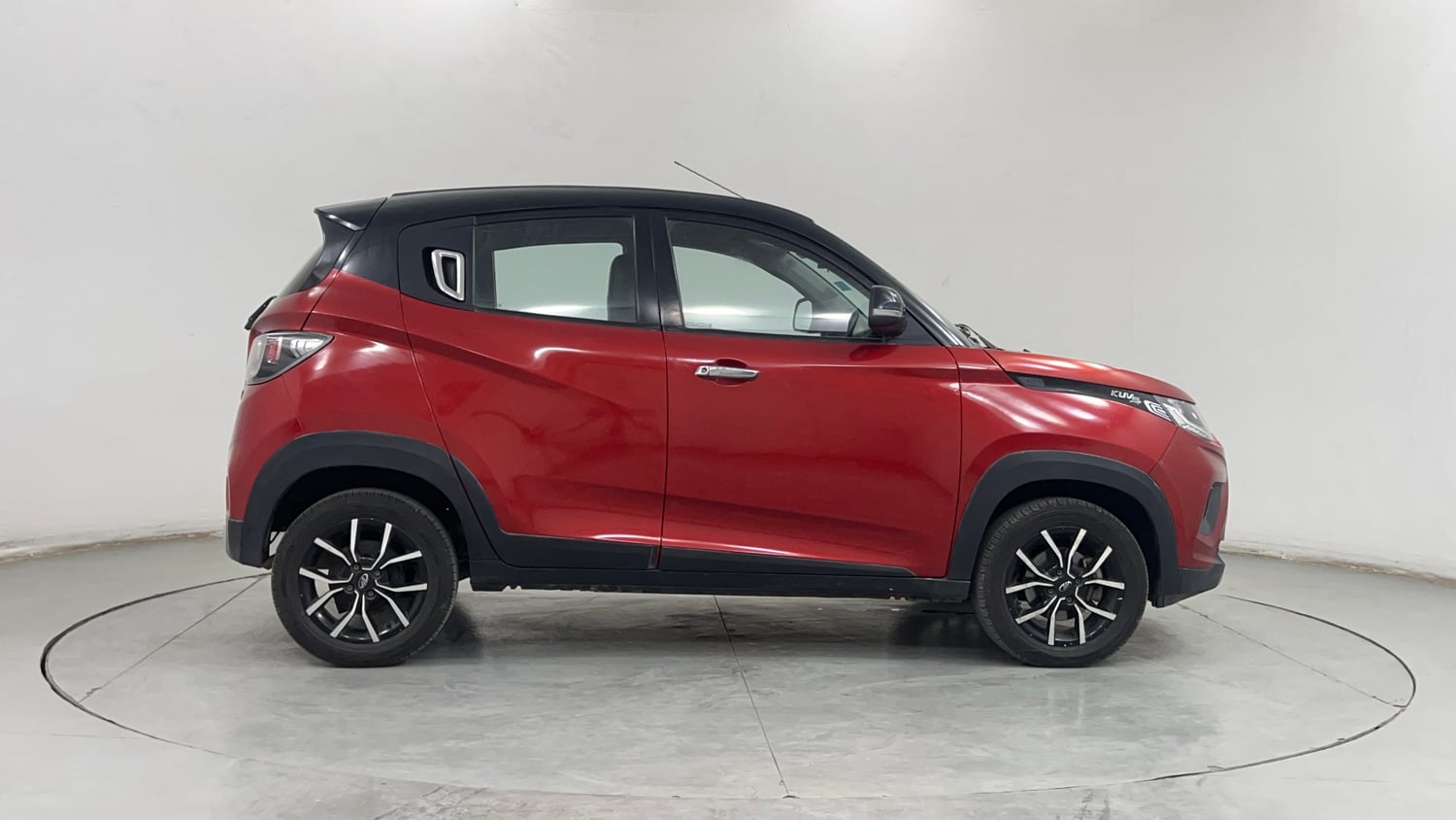 Used 2018 Mahindra KUV100 NXT K8 6 STR Petrol Manual exterior RIGHT SIDE VIEW