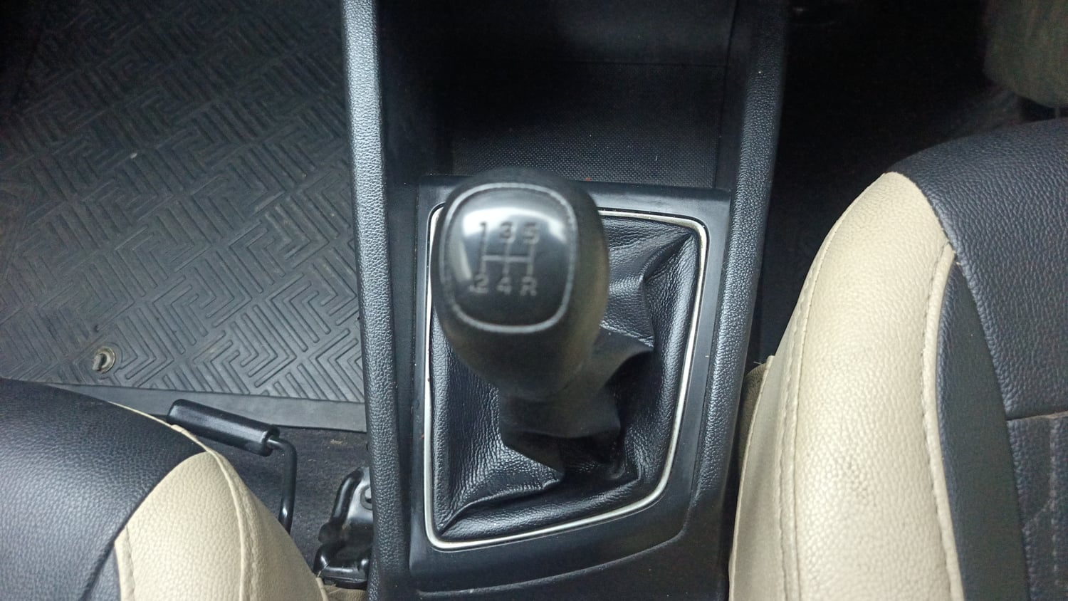 Used 2018 Hyundai Elite i20 Sportz 1.2 Petrol Manual interior GEAR  KNOB VIEW