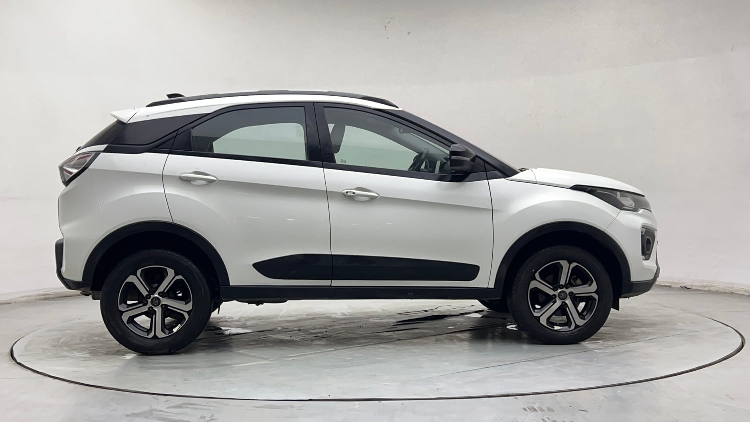 Used 2023 Tata Nexon XZA Plus (L) Petrol Automatic exterior RIGHT SIDE VIEW