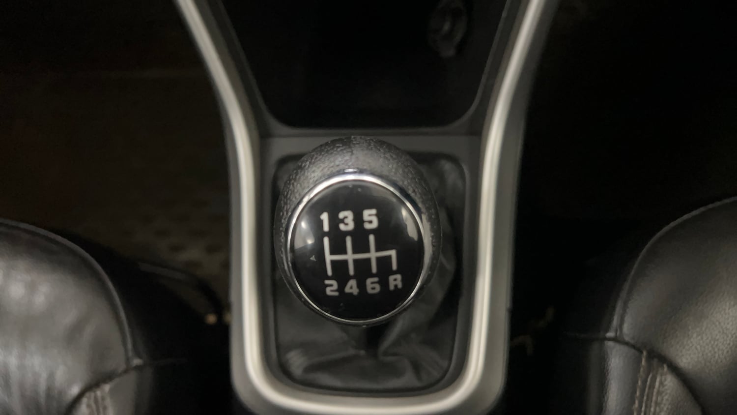 Used 2015 Maruti Suzuki S-Cross Alpha 1.6 Diesel Manual interior GEAR  KNOB VIEW