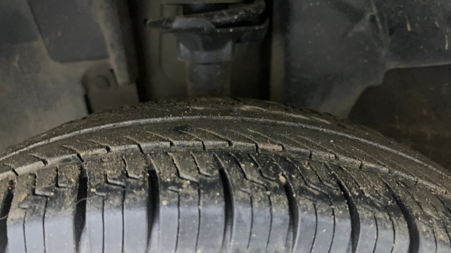 Used 2016 Renault Kwid RXT Petrol Manual tyres LEFT FRONT TYRE TREAD VIEW