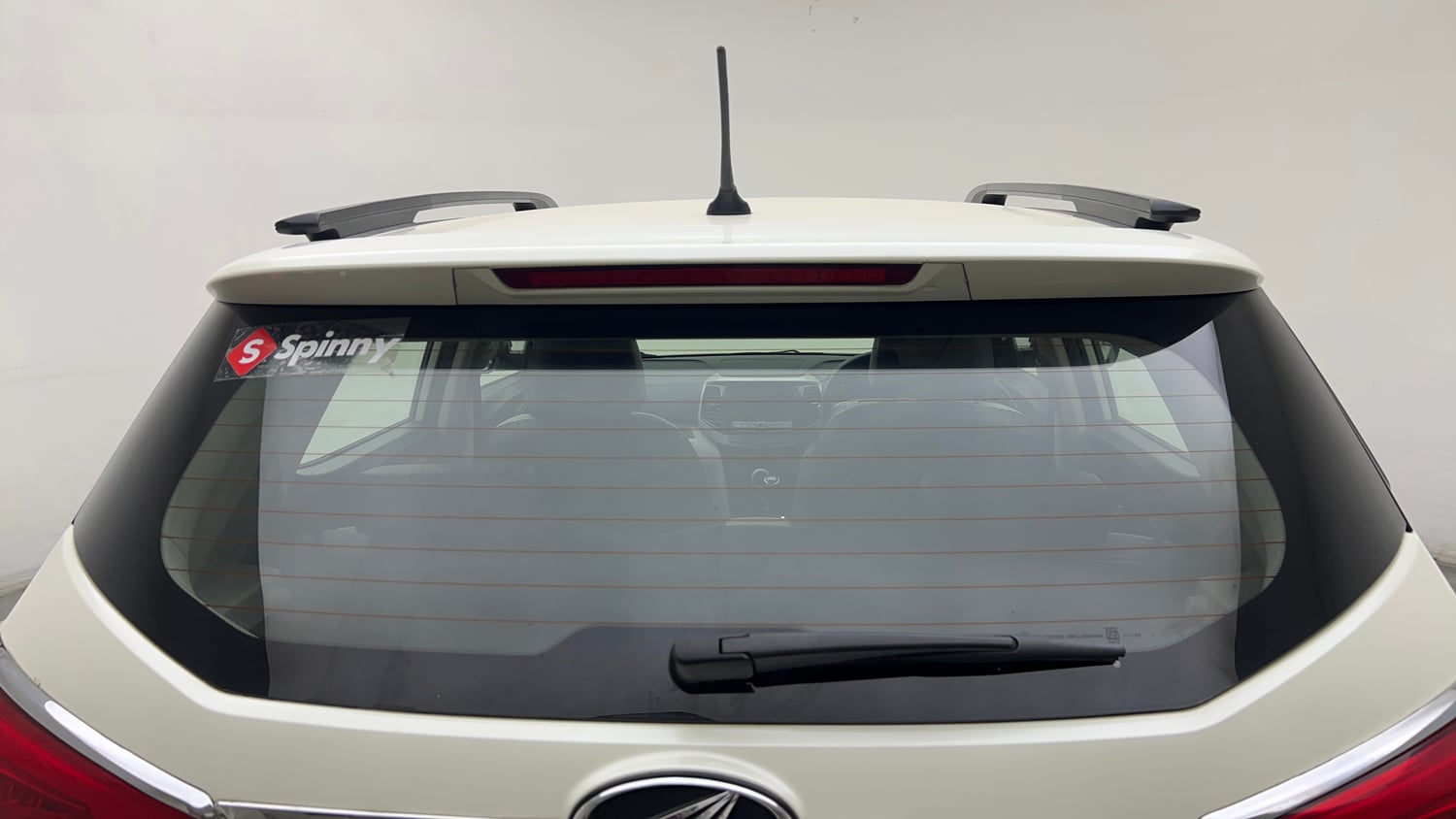 Used 2022 Mahindra XUV 300 W8 1.2 Petrol Petrol Manual exterior BACK WINDSHIELD VIEW