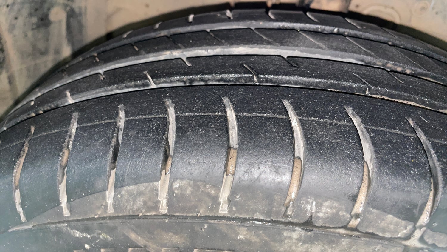 Used 2016 Ford Figo Aspire Titanium1.5 TDCi Diesel Manual tyres RIGHT FRONT TYRE TREAD VIEW