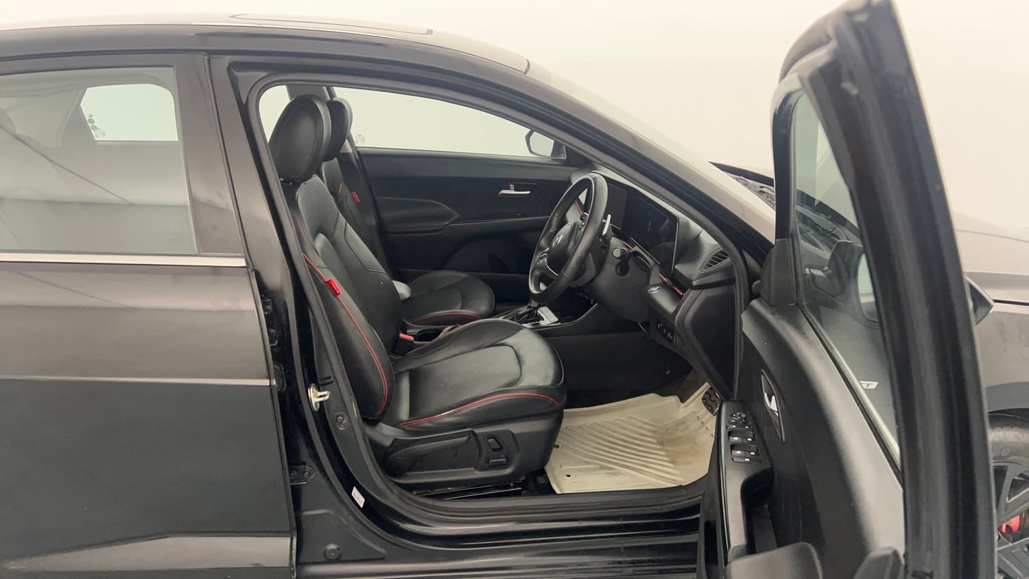 Used 2023 Hyundai Verna SX (O) 1.5 Turbo Petrol DCT Petrol Automatic interior RIGHT SIDE FRONT DOOR CABIN VIEW