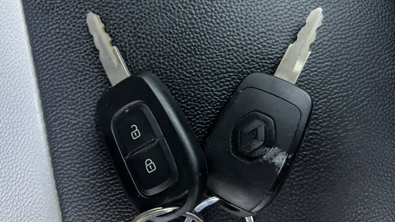 Used 2016 Renault Kwid RXT Petrol Manual extra CAR KEY VIEW
