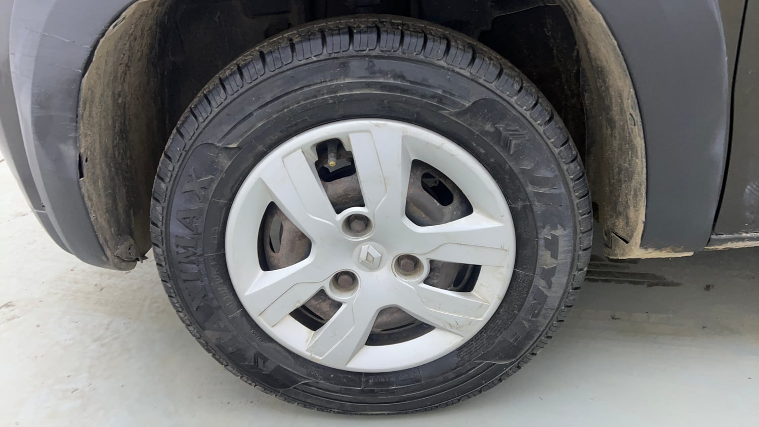 Used 2016 Renault Kwid RXT Petrol Manual tyres LEFT FRONT TYRE RIM VIEW
