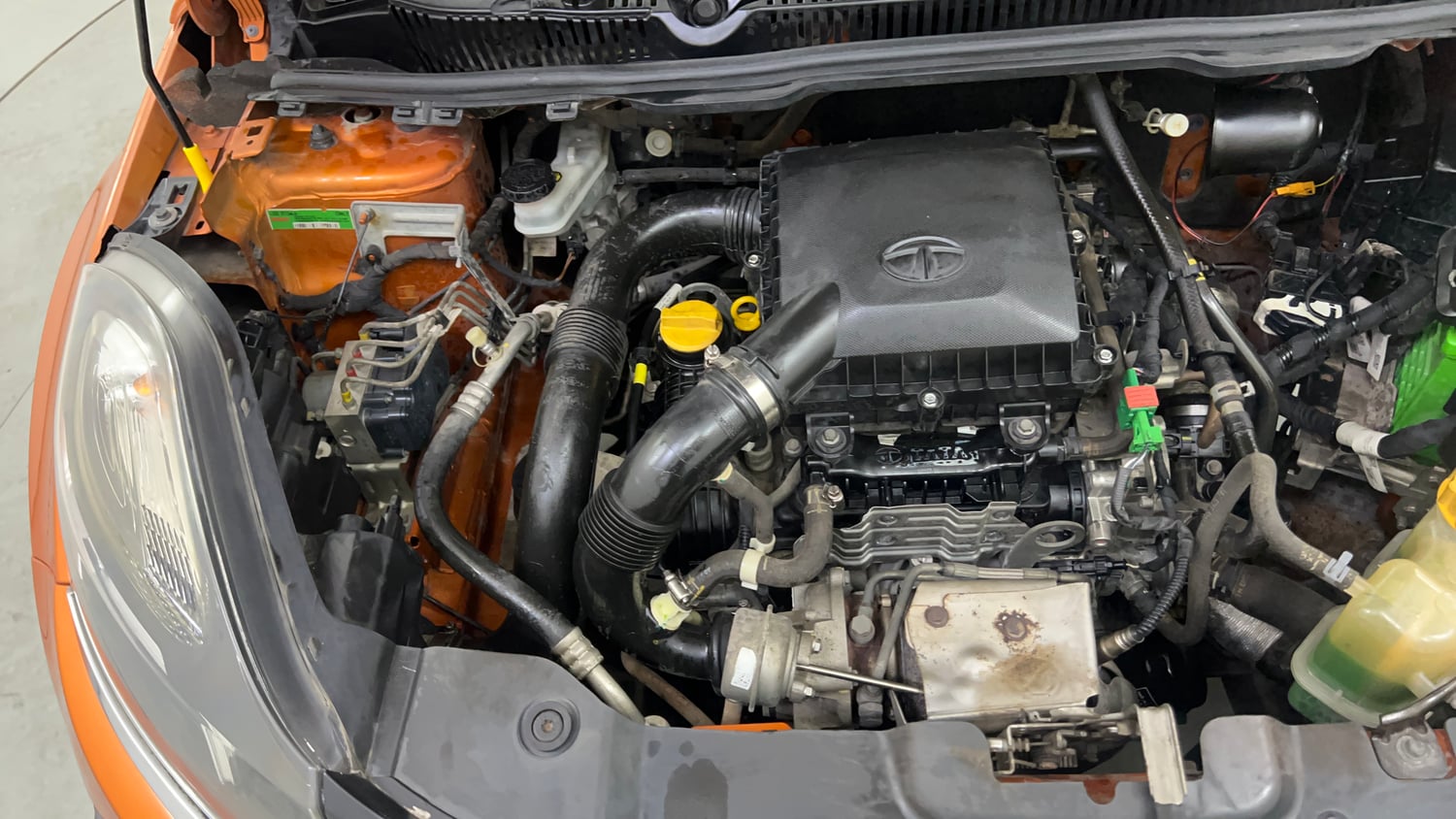 Used 2018 Tata Nexon XE Petrol Manual engine ENGINE RIGHT SIDE VIEW